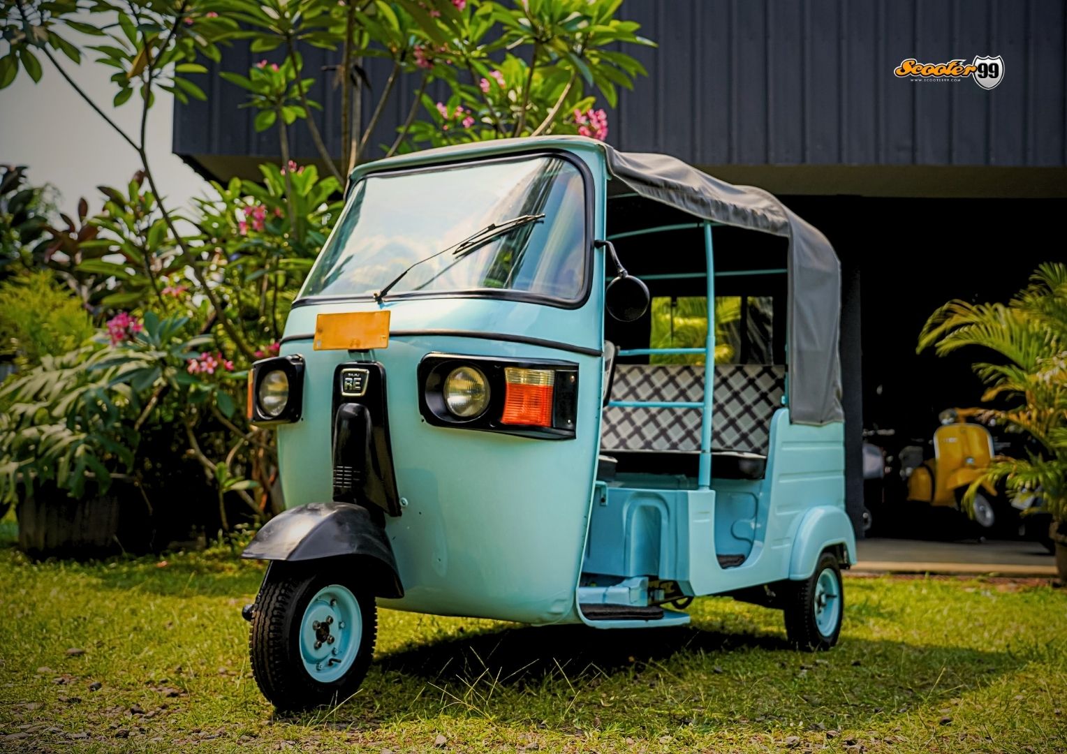 Custom Made project example 4: Bajaj Scooter 4 Tak Threewheels